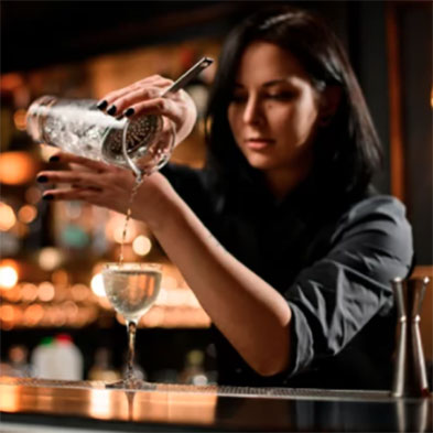 joyland-sarasota-bartender-girl-pour-x393